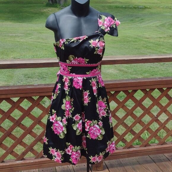 Teeze Me Dresses & Skirts - Teeze Me Black Dress with Bright Pink Floral Print with Shoulder Bow Size 5